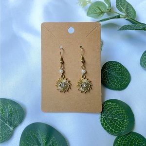 Eye Pearl Earrings